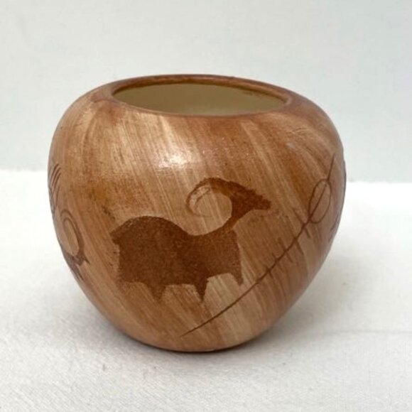 Binishtaa Navajo Pottery Vase Native American Etched Petroglyph - Picture 3 of 7